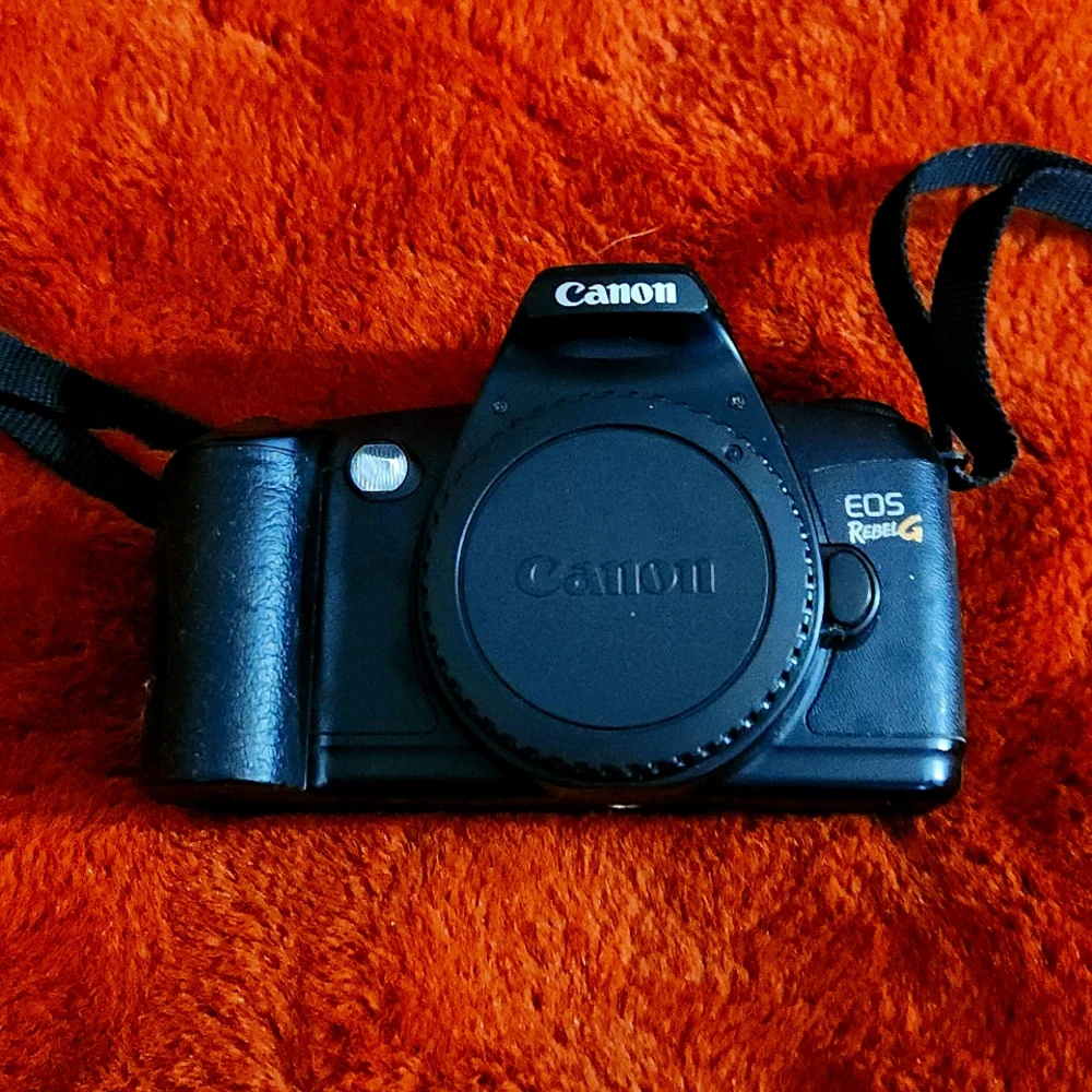 CANON EOS REBEL G FILM CAMERA WITH STRAP